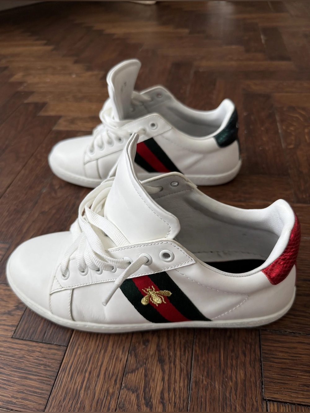 Gucci-Women's White Low-Top Sneakers with Green & Red Stripe